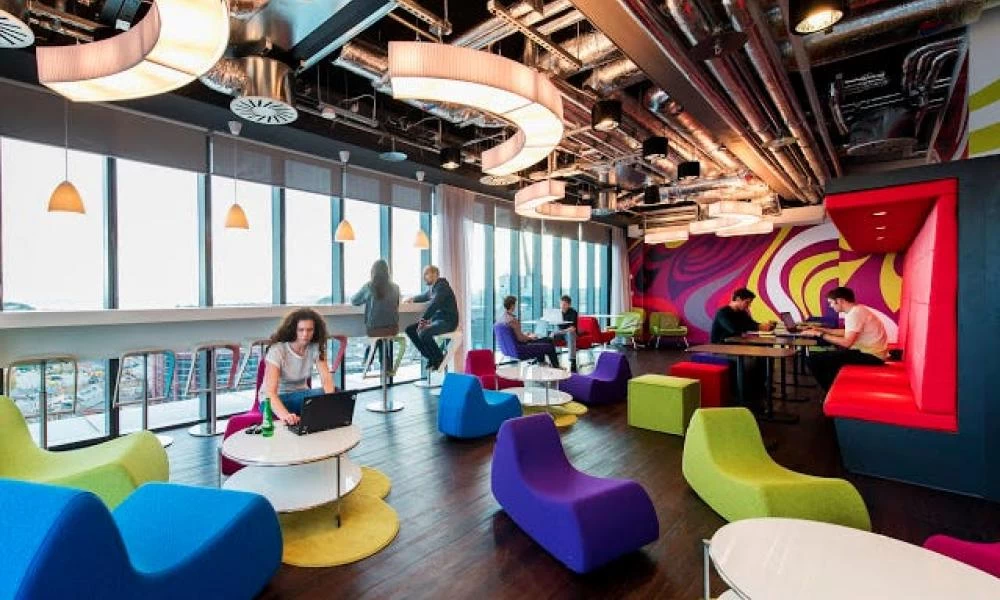 Google: Η τηλεργασία παρατείνεται για ένα ακόμη χρόνο